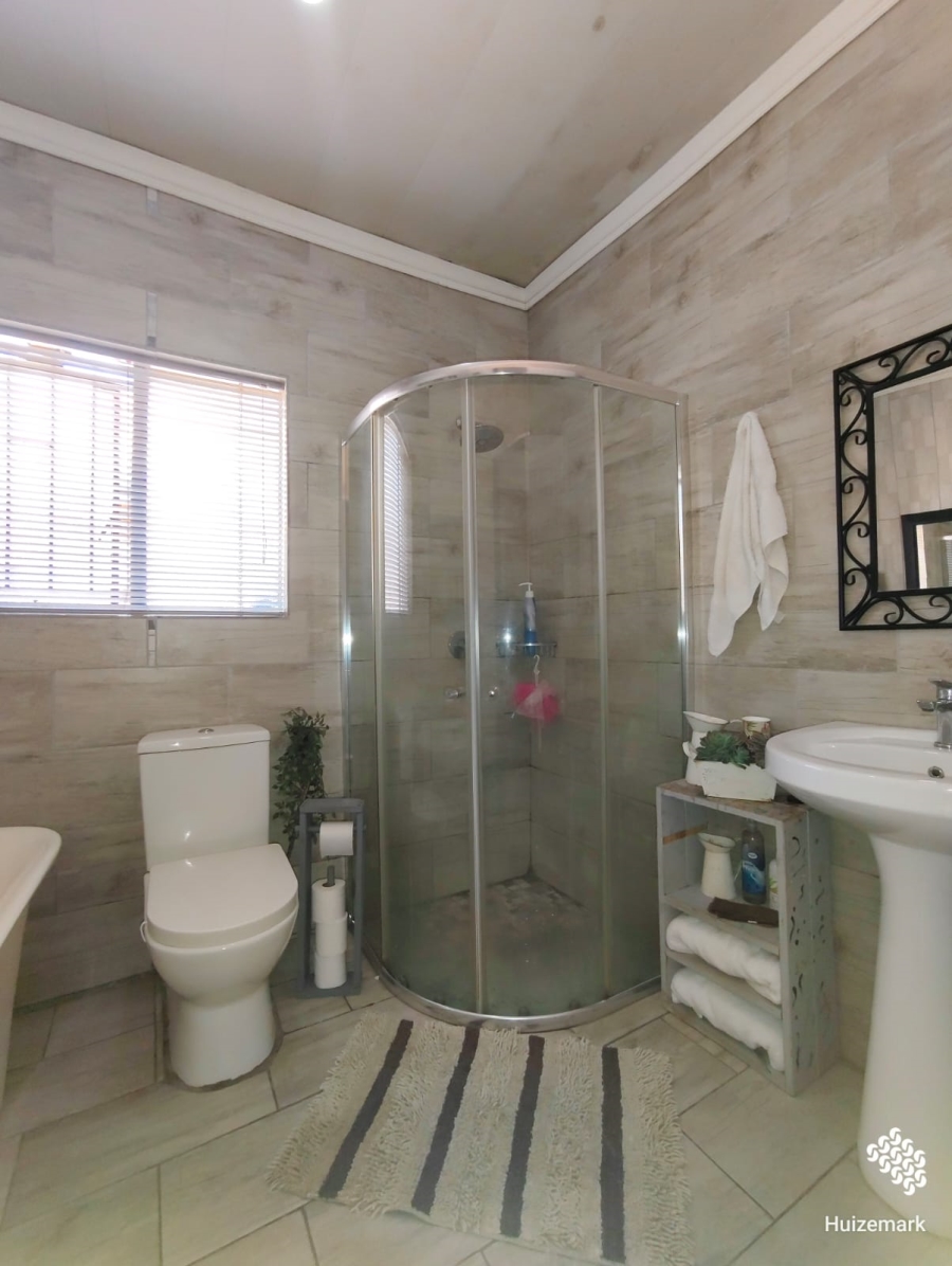 4 Bedroom Property for Sale in Roodia Free State